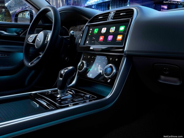 Jaguar-XE-2020-1024-22.jpg
