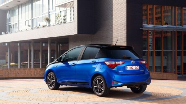toyota-yaris-hybrid_03.jpg