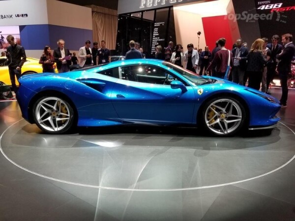 2020-Ferrari-F8-Tributo_3.jpg