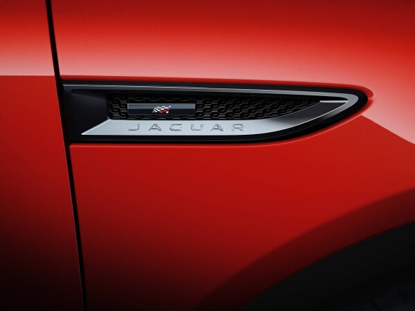 قیمت و مشخصات جگوار E-Pace Checkered Flag 2020.jpg
