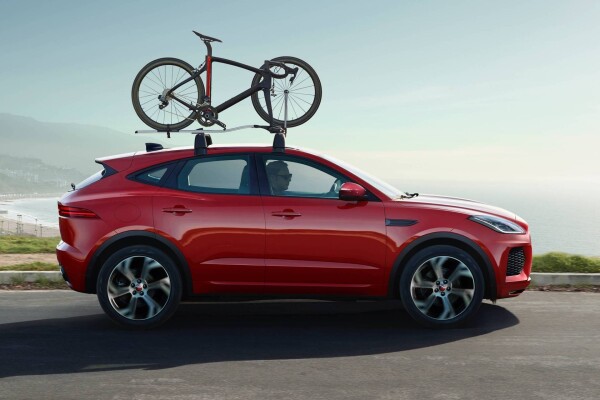 اعلام و مشخصات جگوار E-Pace Checkered Flag 2020.jpg
