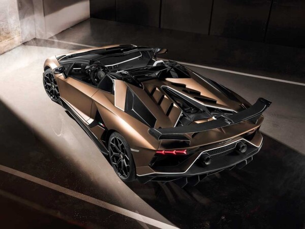 آخرین خودروی V12 خالص لامبورگینی ؛ اونتادور SVR با 830 اسب قدرت.jpg