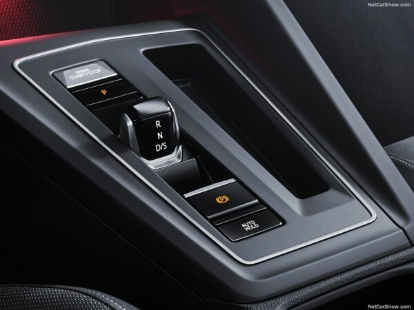 Volkswagen-Golf-2020-1024-3b.jpg