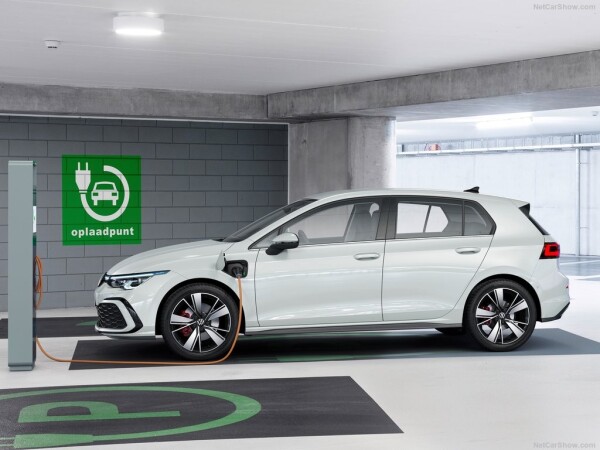 Volkswagen-Golf-2020-1024-12.jpg