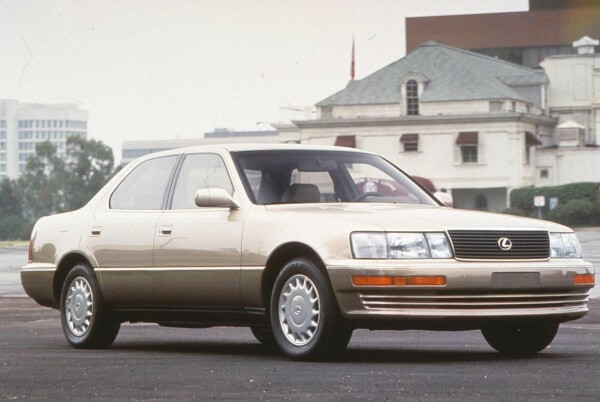 لکسوس LS400.jpg