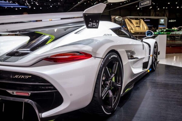 koenigsegg-jesko-.jpg
