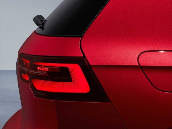 Volkswagen-Golf-GTI-2021-2.jpg