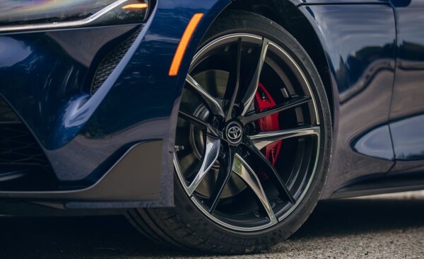 2020-bmw-z4-m40i-v-2019-toyota-supra-12.jpg