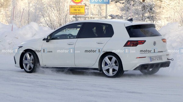 2021-vw-golf-r-spy-photo (3).jpg