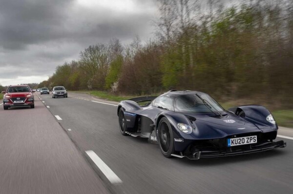 aston_martin_valkyrie_1_1.jpg