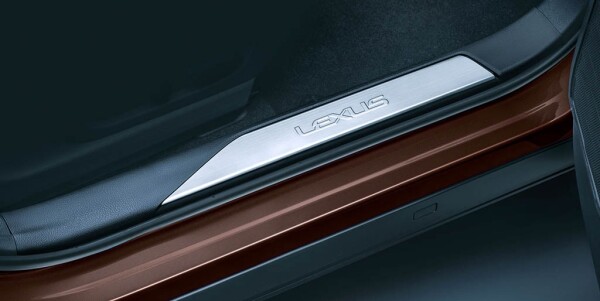 Lexus-UX250h-Brown-Edition-2.jpg