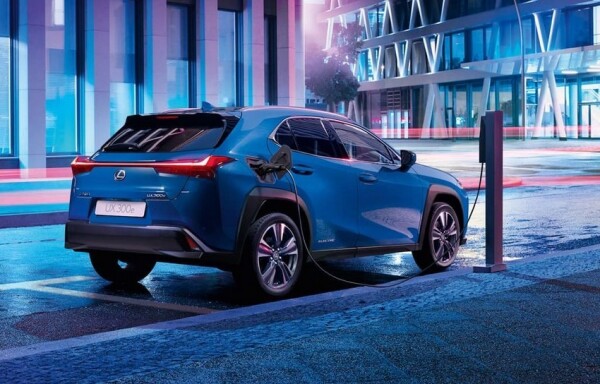 Lexus UX 300e all-electric-2.jpg