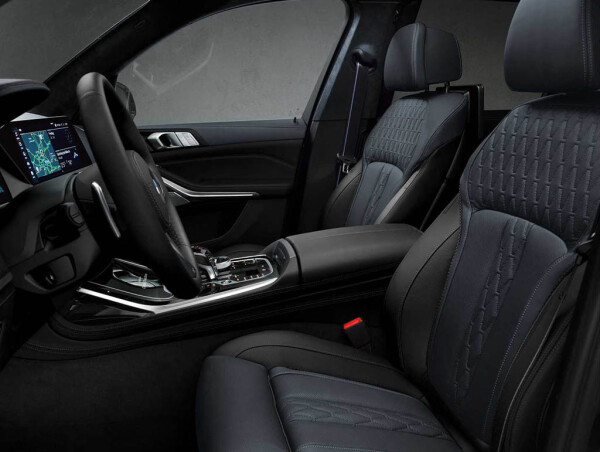 2021-bmw-x7-dark-shadow-edition-front-seats.jpg