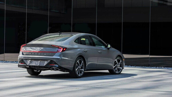 2021-hyundai-sonata-gray-rear-quarter.jpg