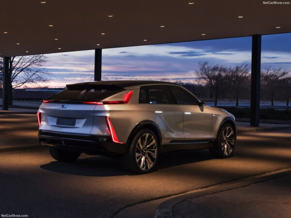 Cadillac-Lyriq_Concept-2020-1280-09.jpg