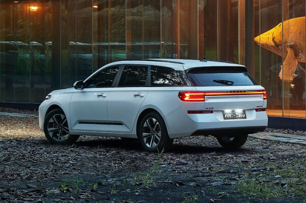 2021-Baojun-RC-5W-China-spec-10.jpg