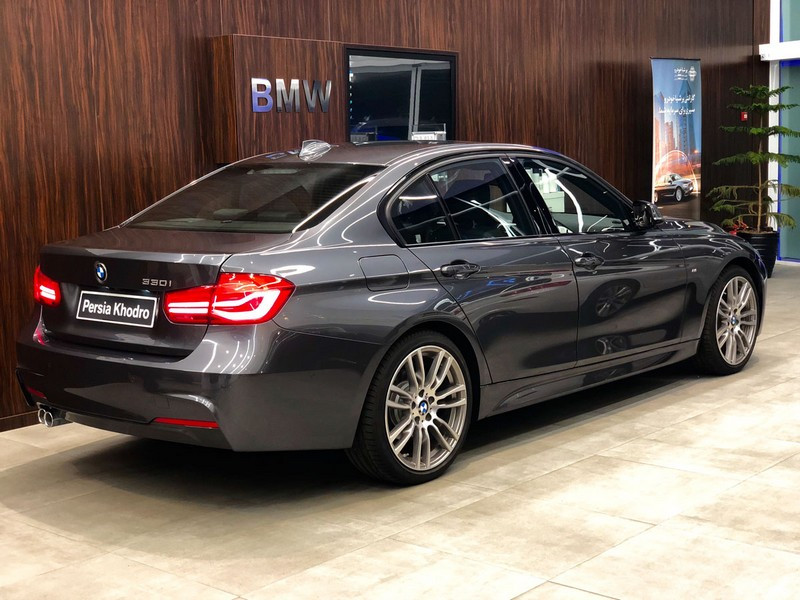 94906_2018-BMW-330i-2.jpg