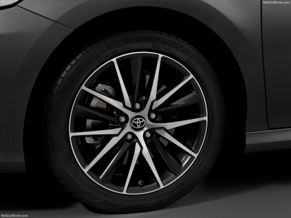 Toyota-Camry_Hybrid_EU-Version-2021-1280-16.jpg