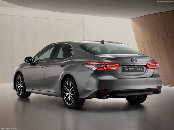Toyota-Camry_Hybrid_EU-Version-2021-1280-04.jpg