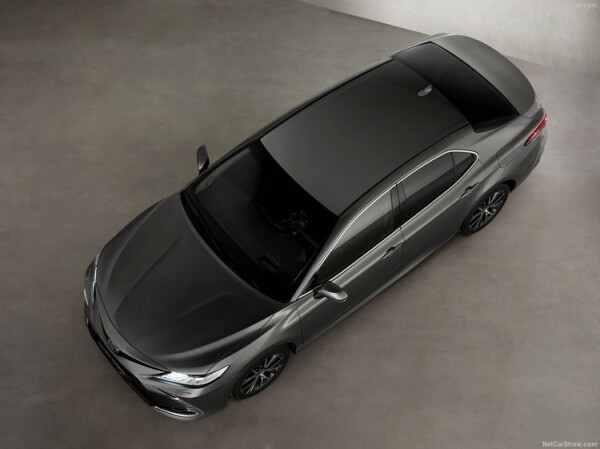 Toyota-Camry_Hybrid_EU-Version-2021-1280-08.jpg