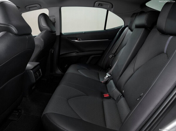 Toyota-Camry_Hybrid_EU-Version-2021-1280-0b.jpg