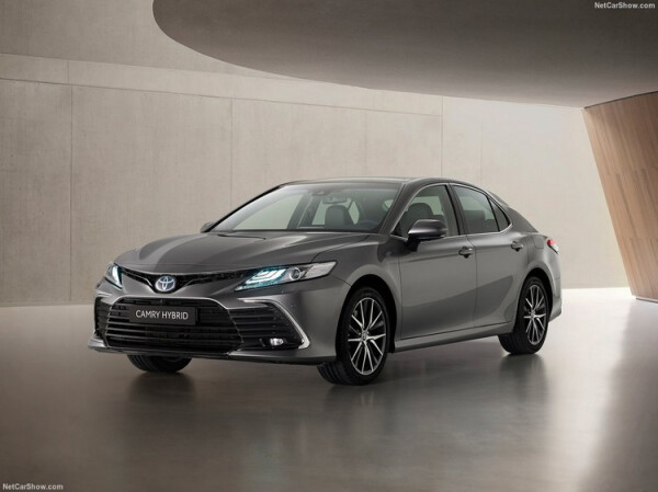 Toyota-Camry_Hybrid_EU-Version-2021-1280-01.jpg