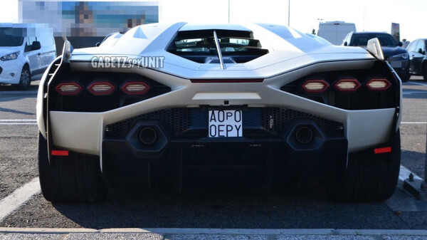 lamborghini-sian-fkp-37-spotted-in-the-wild14.jpg