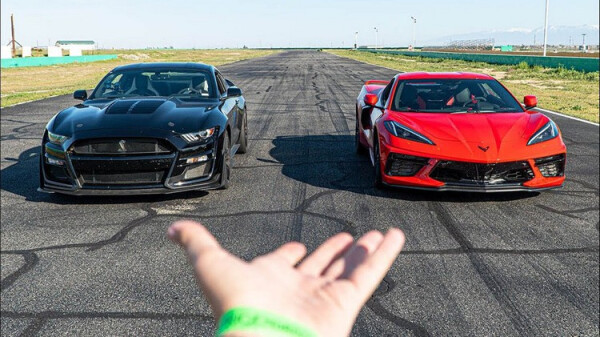 Shelby-GT500-And-Corvette-C8.jpg