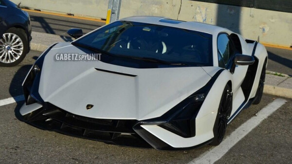 lamborghini-sian-fkp-37-spotted-in-the-wild.jpg