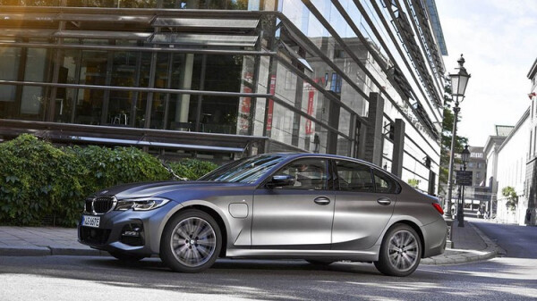 bmw-320e-sedan-3.jpg
