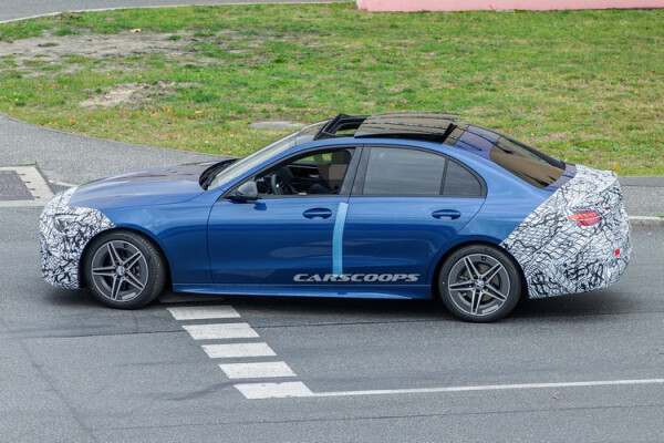 2022-mercedes-c-class-spied-less-camo-5.jpg