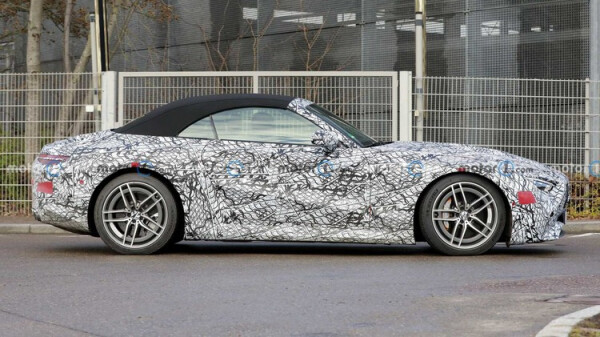 2022-mercedes-benz-sl-new-spy-photo-side-view.jpg