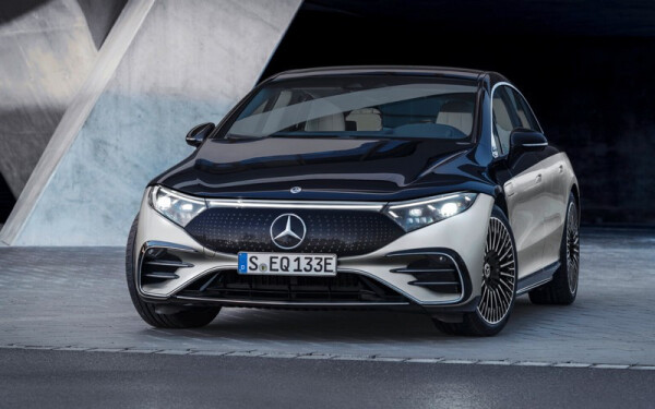 Mercedes-Benz-unveils-new-flagship-EQS-electric-sedan.jpg