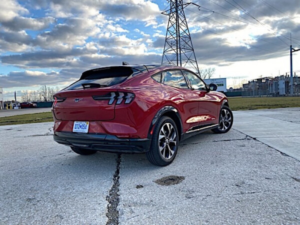 2021-Ford-Mustang-Mach-E-IMG_1991.jpg