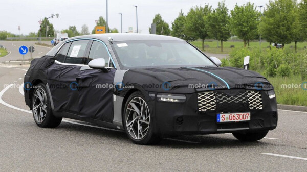 next-gen-genesis-g90-new-spy-photo-front-three-quarters.jpg