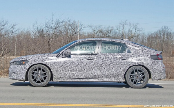 2022-honda-civic-hatchback-spy-shots--photo-credits-baldauf-sb-medien.jpg
