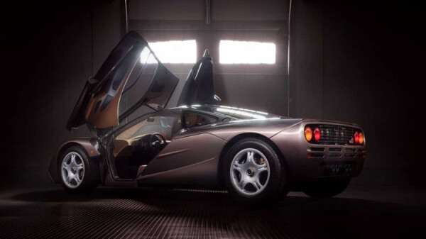 1995-mclaren-f1-gooding-and-company-auction-2020-rear-doors-open.jpg