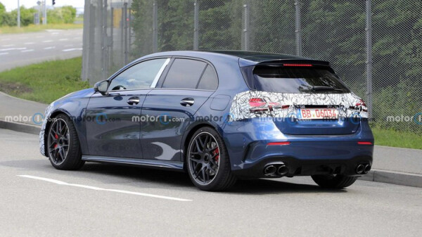 2023-mercedes-amg-a45-facelift-spy-photo (2).jpg