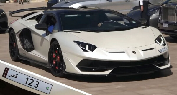 Lamborghini-Aventador-SVJ-Roadster-with-10-million-plates.jpg