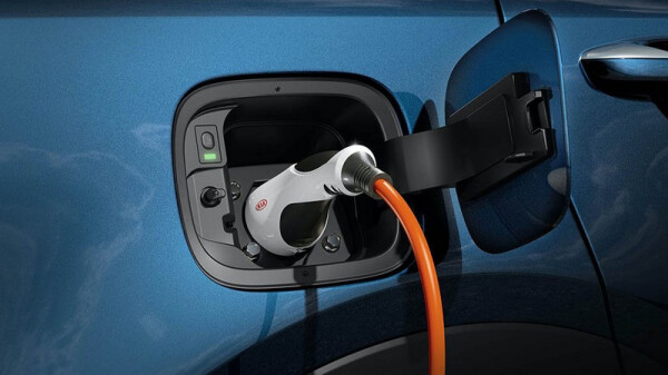 2021-Kia-Sorento-PHEV-charging.jpg