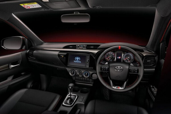 Toyota-Hilux-GR-Sport-11-767x511.jpg