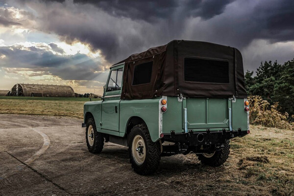 Everrati-Land-Rover-Series-IIA-11.jpg