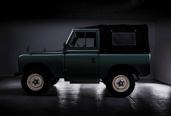 Everrati-Land-Rover-Series-IIA-6.jpg
