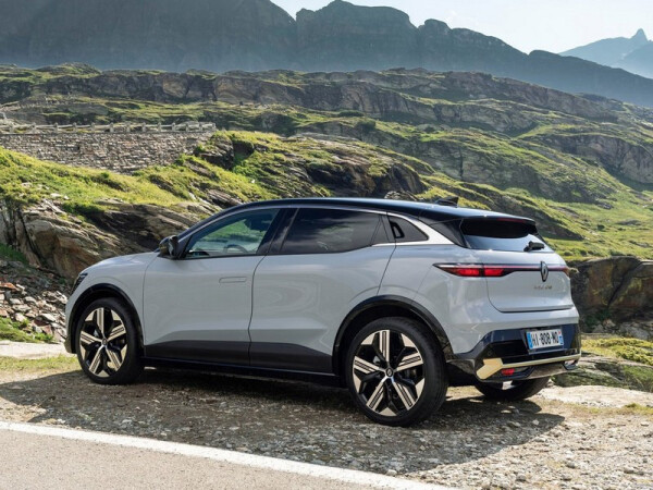 Renault-Megane_E-1.jpg
