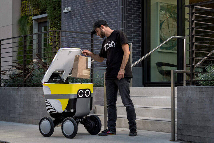 ربات‌های تحویل خودکار کالا در پنسیلوانیا جزئی از «عابران پیاده» شده اند