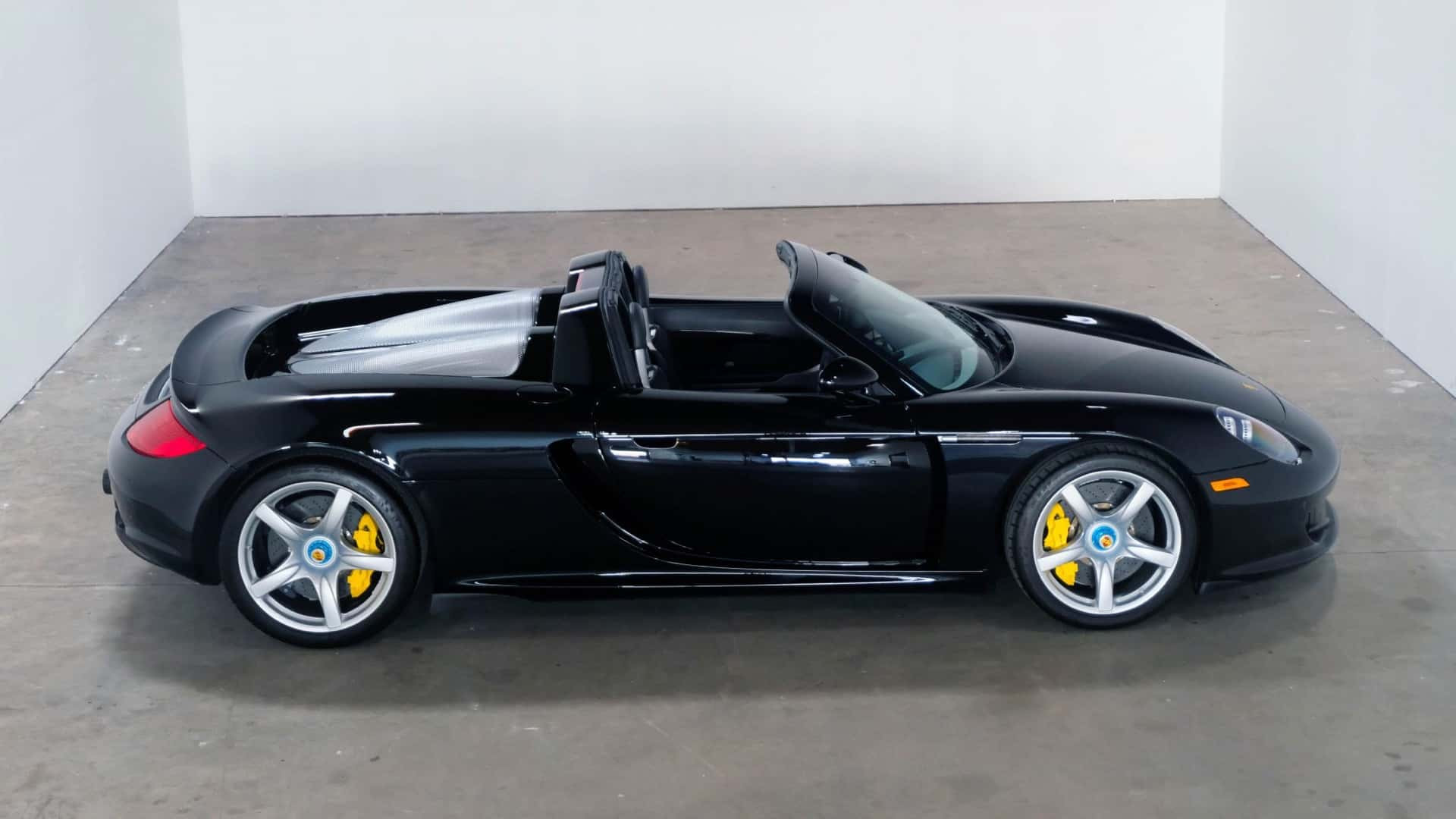 2004-porsche-carrera-gt-once-owned-by-jerry-seinfeld-photo-via-bring-a-trailer_100830926_h-min.jpg