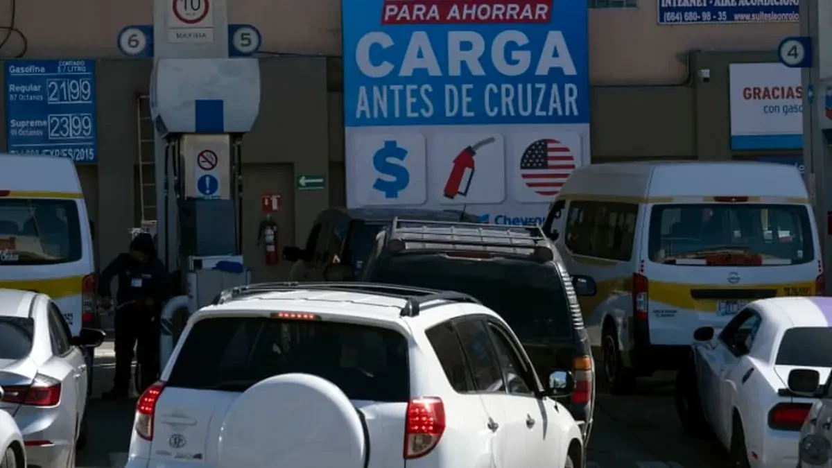 مکزیک یارانه بنزین را به دلیل عبور آمریکایی‌ها از مرز برای خرید بنزین به حالت تعلیق درآورد!