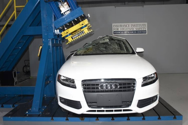 تست استقامت سقف در موسسه یورو انکپ Euro NCAP.jpg