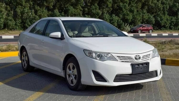 تویوتا کمری XV50 سفید.jpg
