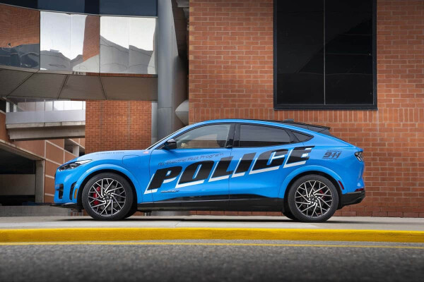 2021-ford-mustang-mach-e-police-pilot-vehicle_100807101_h-min.jpg